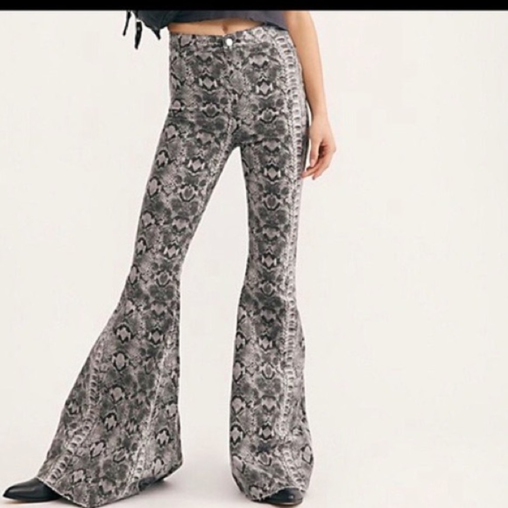 Snake flare jeans